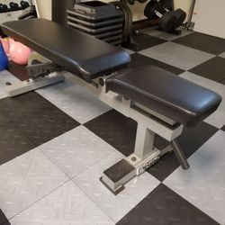 York Barbell STS Adjustable Bench – Flat to Incline