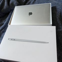 MacBook Air 2020 M1 256gb  8GB RAM NEW