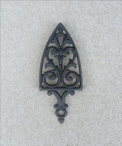 Vintage Scroll/Bellflower Cast Iron Trivet