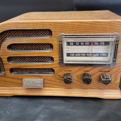 Winston Select Thomas Collector's Edition Radio Model 1946