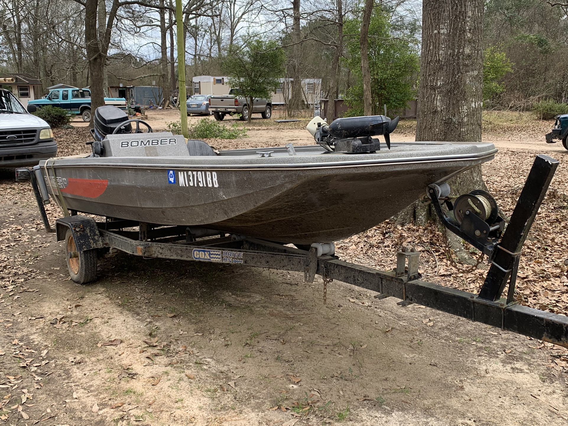 Photo Bass Boat Pontoon Boat $4500 For Both OBO