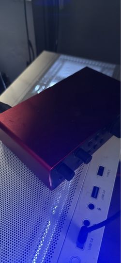 Focusing audio box with mic and mic stand