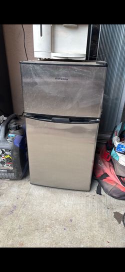 Mini fridge