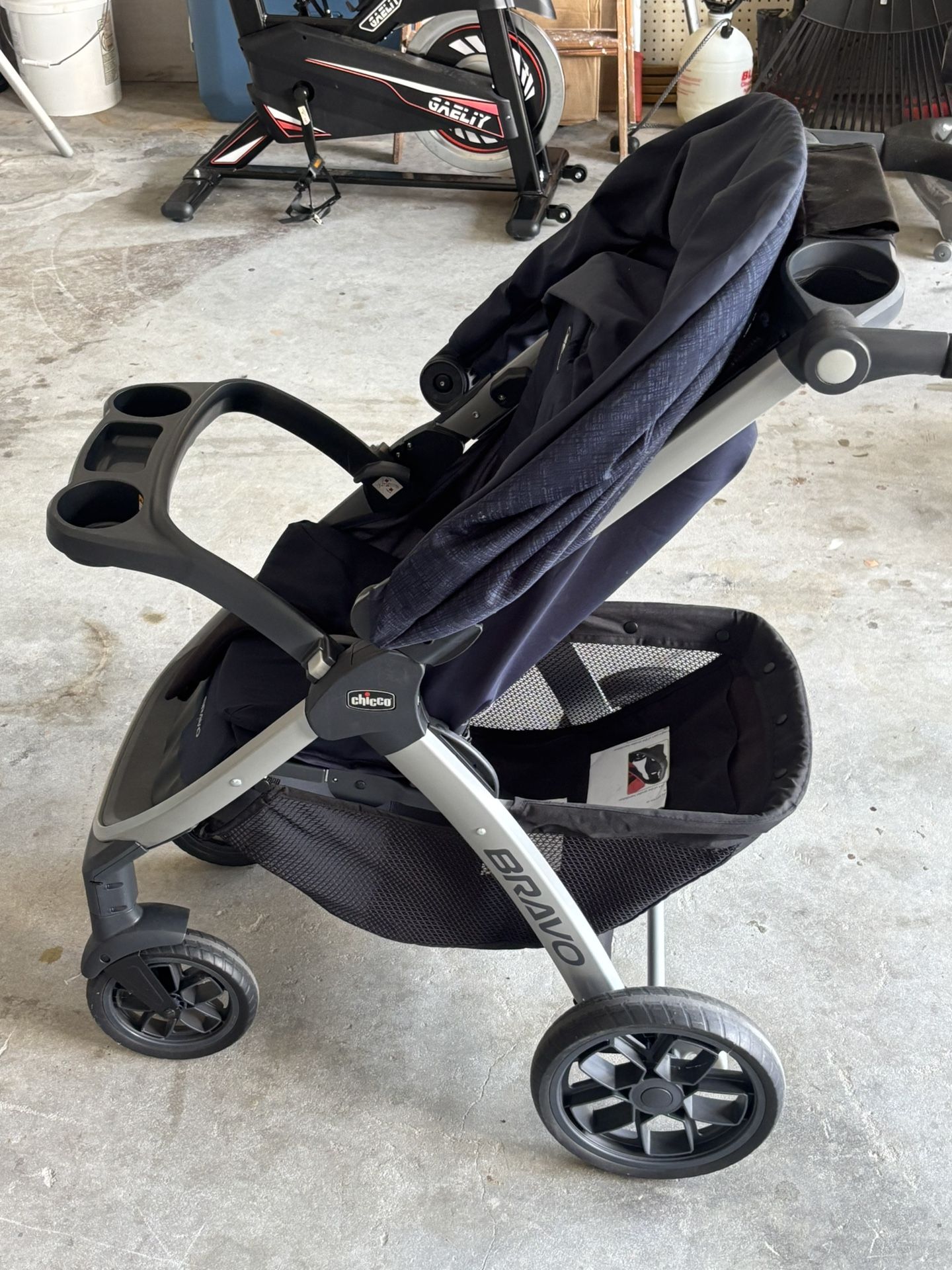 Chico Bravo Stroller System Como Nuevo!!