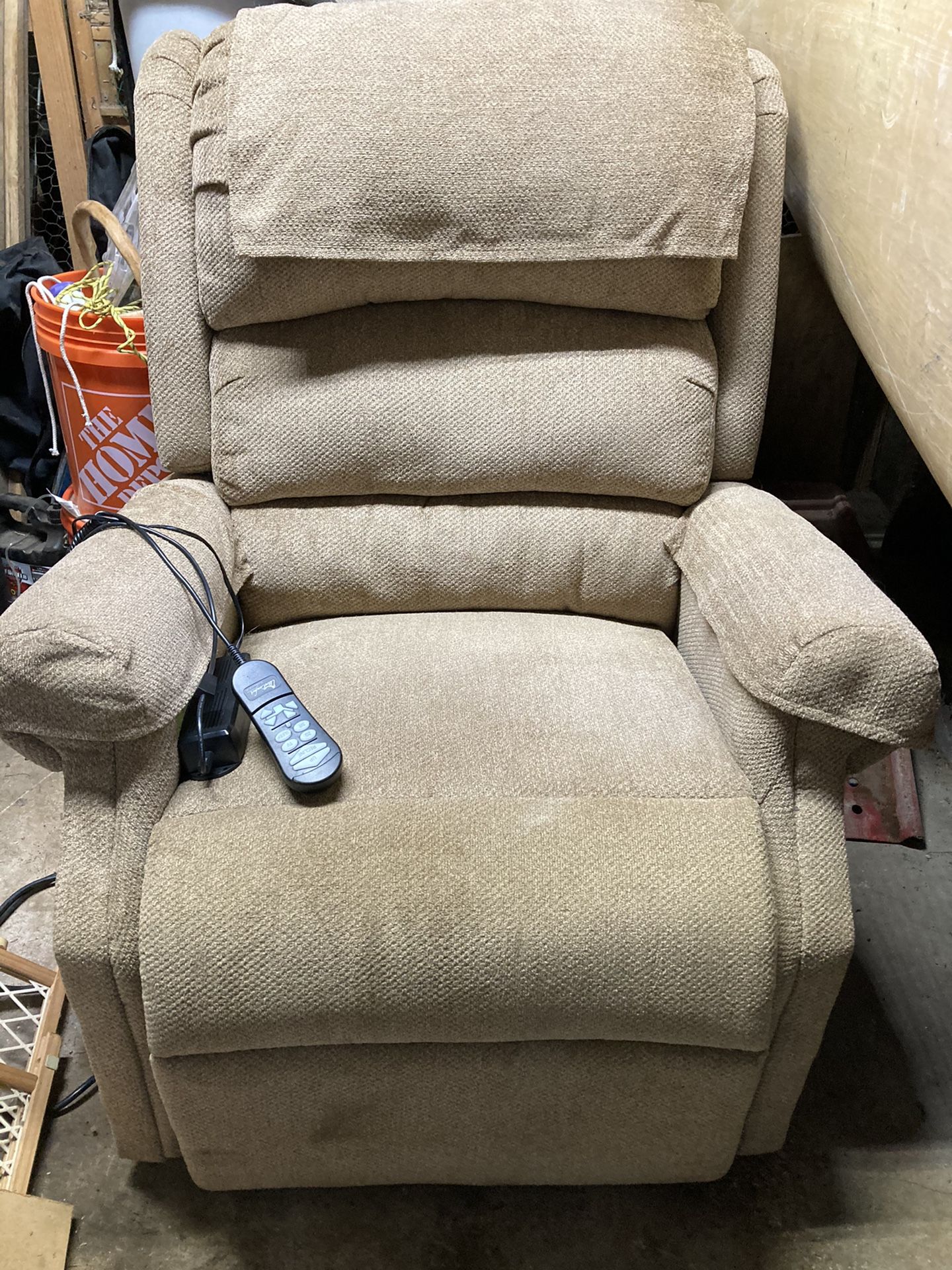 Recliner Lift Chair Used 3 Months For Sale In Norwich CT OfferUp recliner-lift-chair-used-3-months-for-sale-in-norwich-ct-offerup