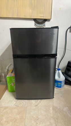 Mini Fridge w Freezer