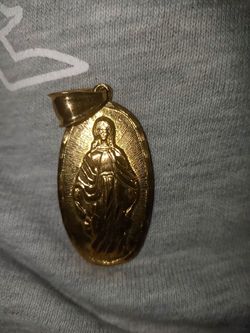 18k gold charm