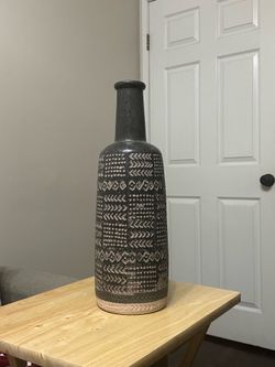 Vase six available