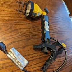 Clip On Splash Proof Work Light With Halogen Bulb
