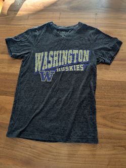 University of Washington Huskies Women's V-Neck T-Shirt - Small