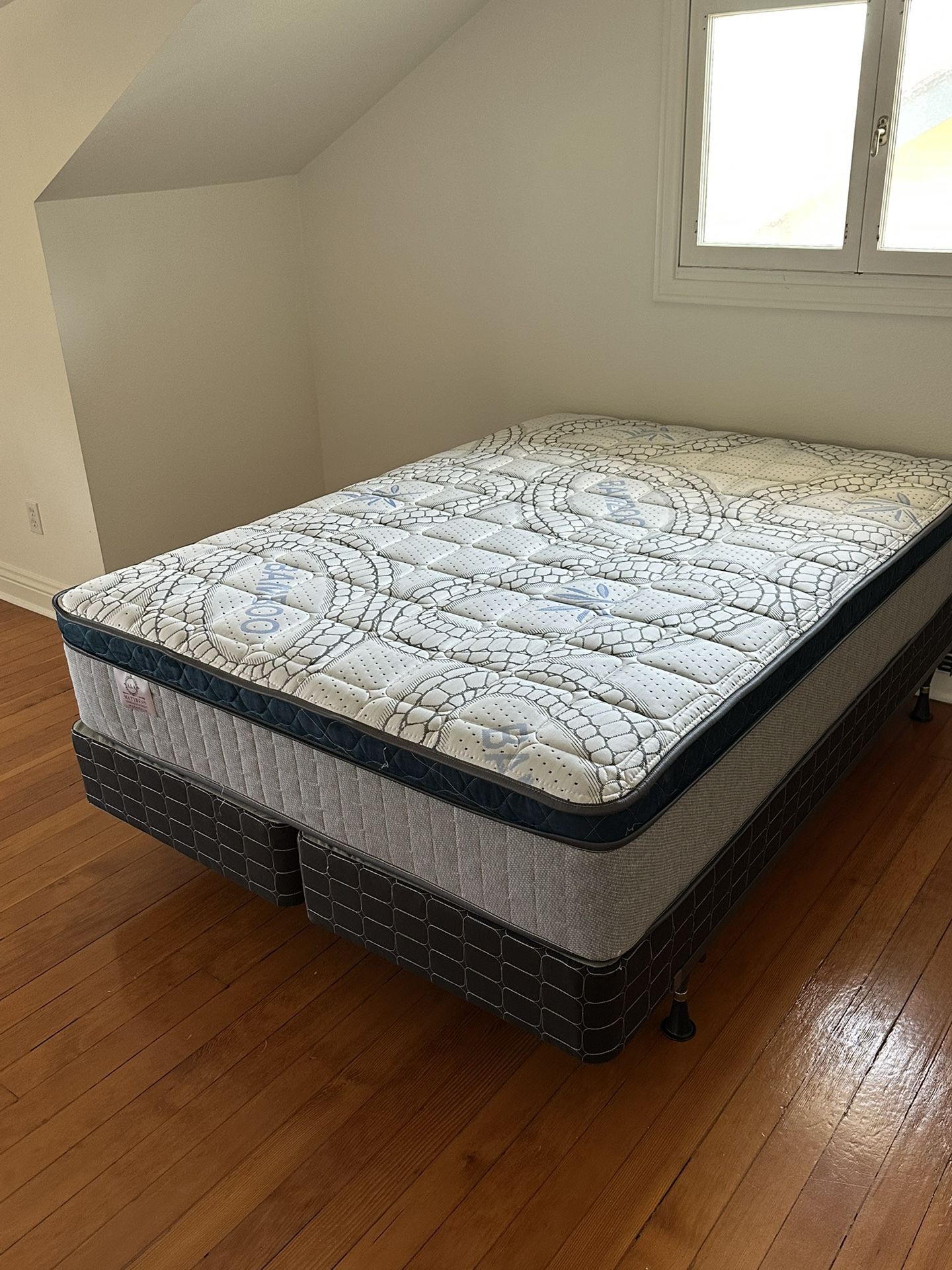 Full Size Mattress Pillow Top 12” Thick. All Sizes Available. Same Day Delivery. Brand New Mattresses