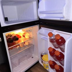 Mini Fridge/Freezer Combo for Sale in Orange, CA - OfferUp