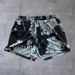 Lululemon Men's Pace Breaker 5” Shorts Large Black White Floral Print Linerless L