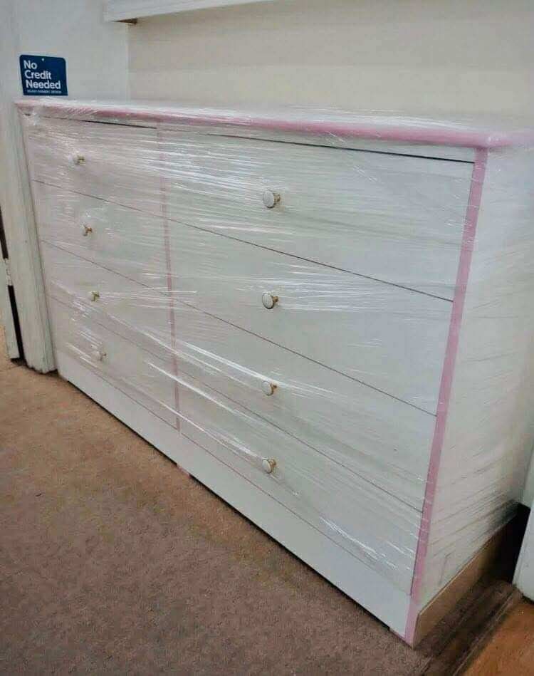 New C. 8 Drawers White And Pink