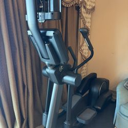 Commercial Life Fitness Elliptical
