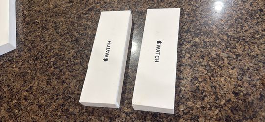 Newest series apple watch SE 3 brand new with 1 year warranty