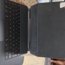 apple keyboard case for ipad pro 13” 