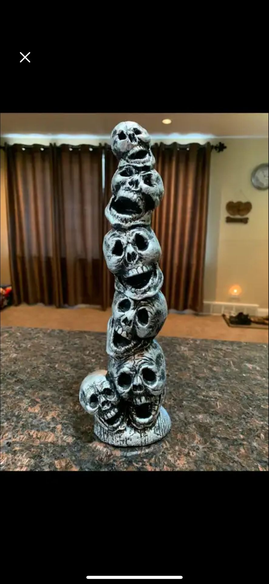 Desktop skull statue