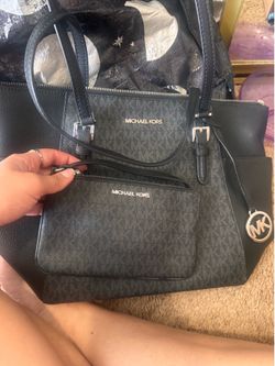 New Large Michael Kors Purse & Wristlet Black Silver
