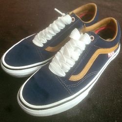 VANS SHOES 7.5