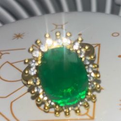 Gold Ring With Big Green Emerald Crystal Accents