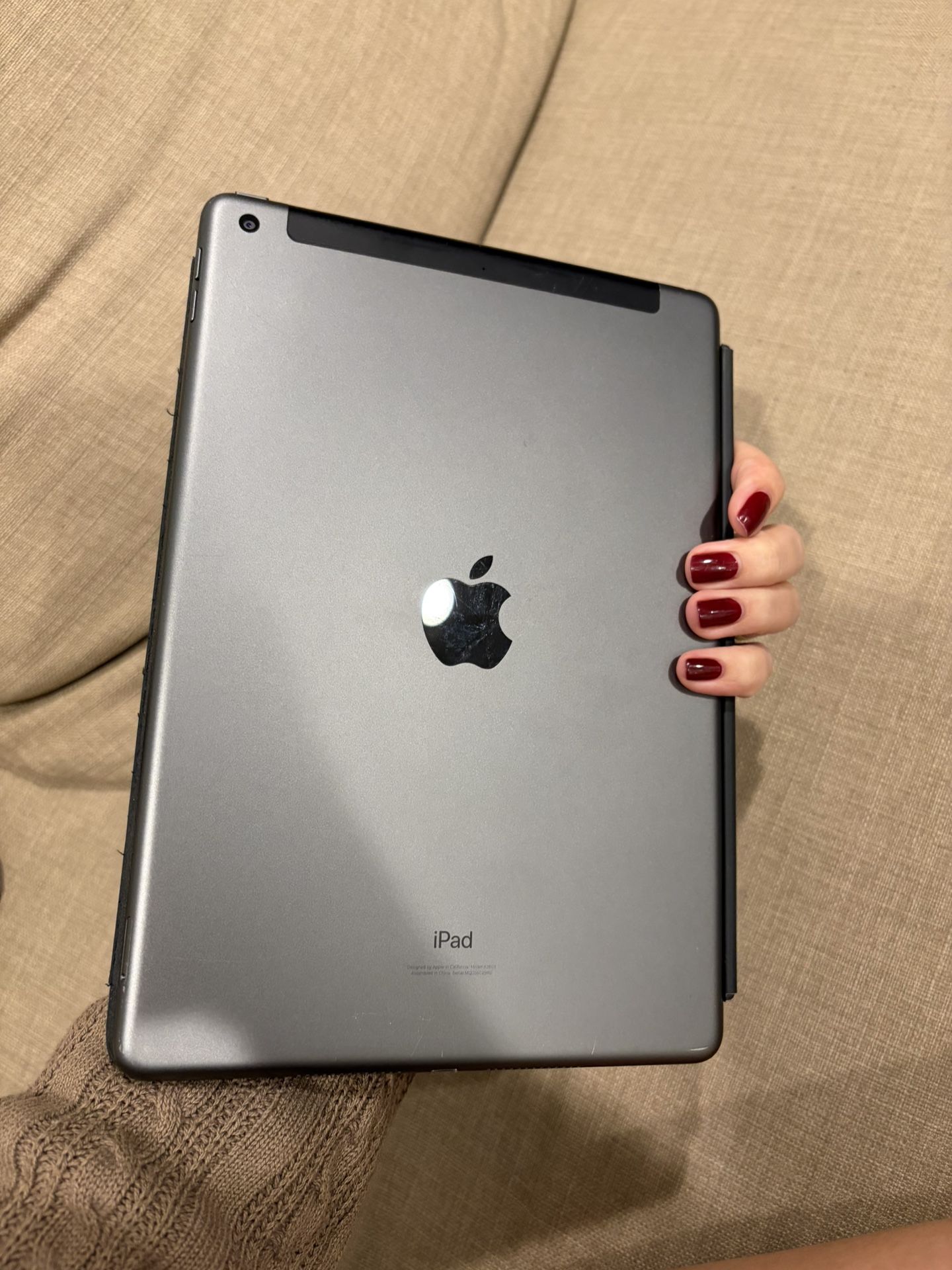 iPad 9th Generation 256GB + Keyboard Case + FREE AirTag