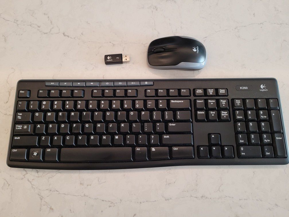 Great Condition Logitech K260 Wireless Keyboard and Mouse set