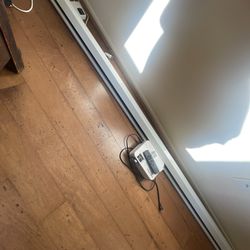 Projector With Remote Control Screen 100”