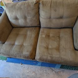 Loveseat / Small Couch