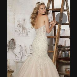 Mori lee wedding gown size 10 altered to around 6