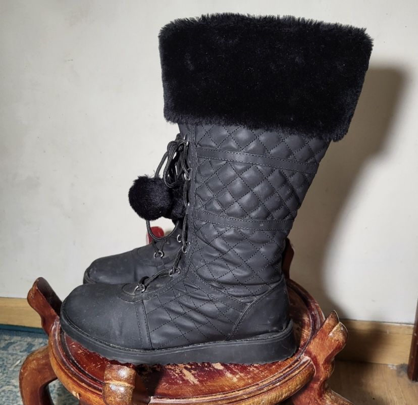 Tall Quilted Faux Fur Trimmed Boots Size 8.5