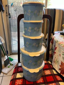 Tupperware set