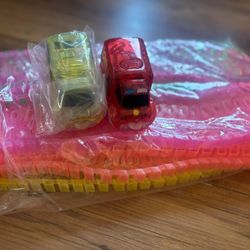 Flexible Glow Track Set with 2 Light-Up Cars 
