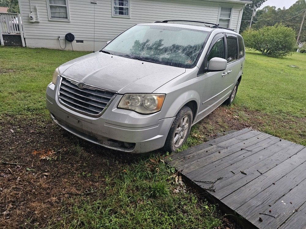 2010 Chrysler Town And Country for Sale in King VA OfferUp