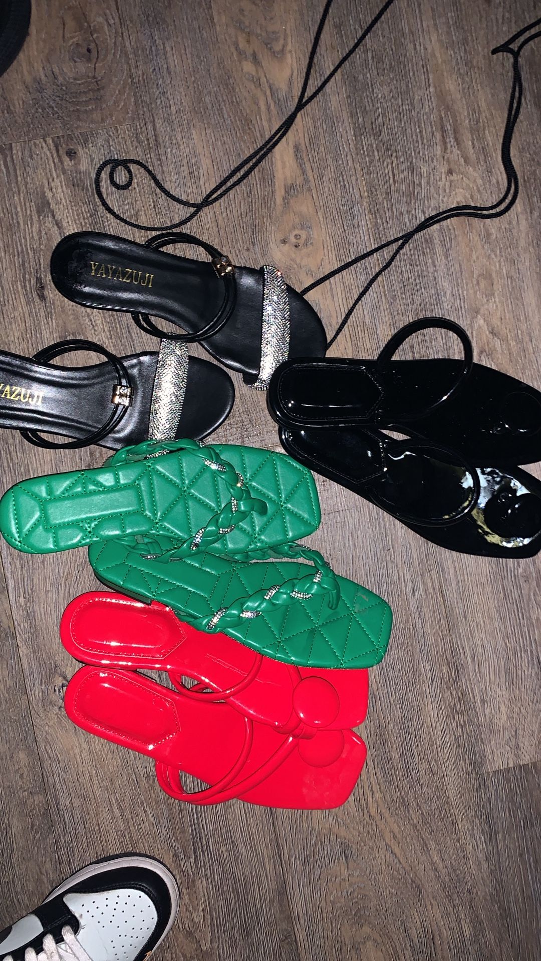 Brand New T-Shaped pinch toe flat sandals Women