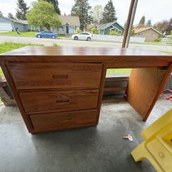 Free wooden desk 