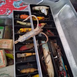 Vintage Fishing Tackle BOX Full Of Vintage Luars