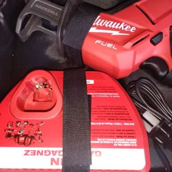 Milwaukee M12 Sawzall Kit W Blades And Gloves