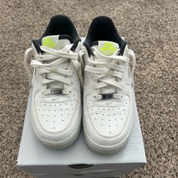 Boys Air Force 1 ( Size 4y) No Box