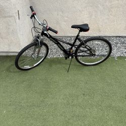 MOUNTAIN BIKE SIZE 26” 