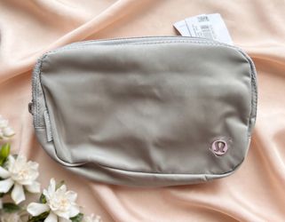 Lululemon Everywhere Belt Bag 1L Silver Drop Wordmark Crossbody Pack NWT LU9AYNS