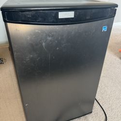 Danby 4.4 Cu. Ft. Mini Fridge – Stainless Steel