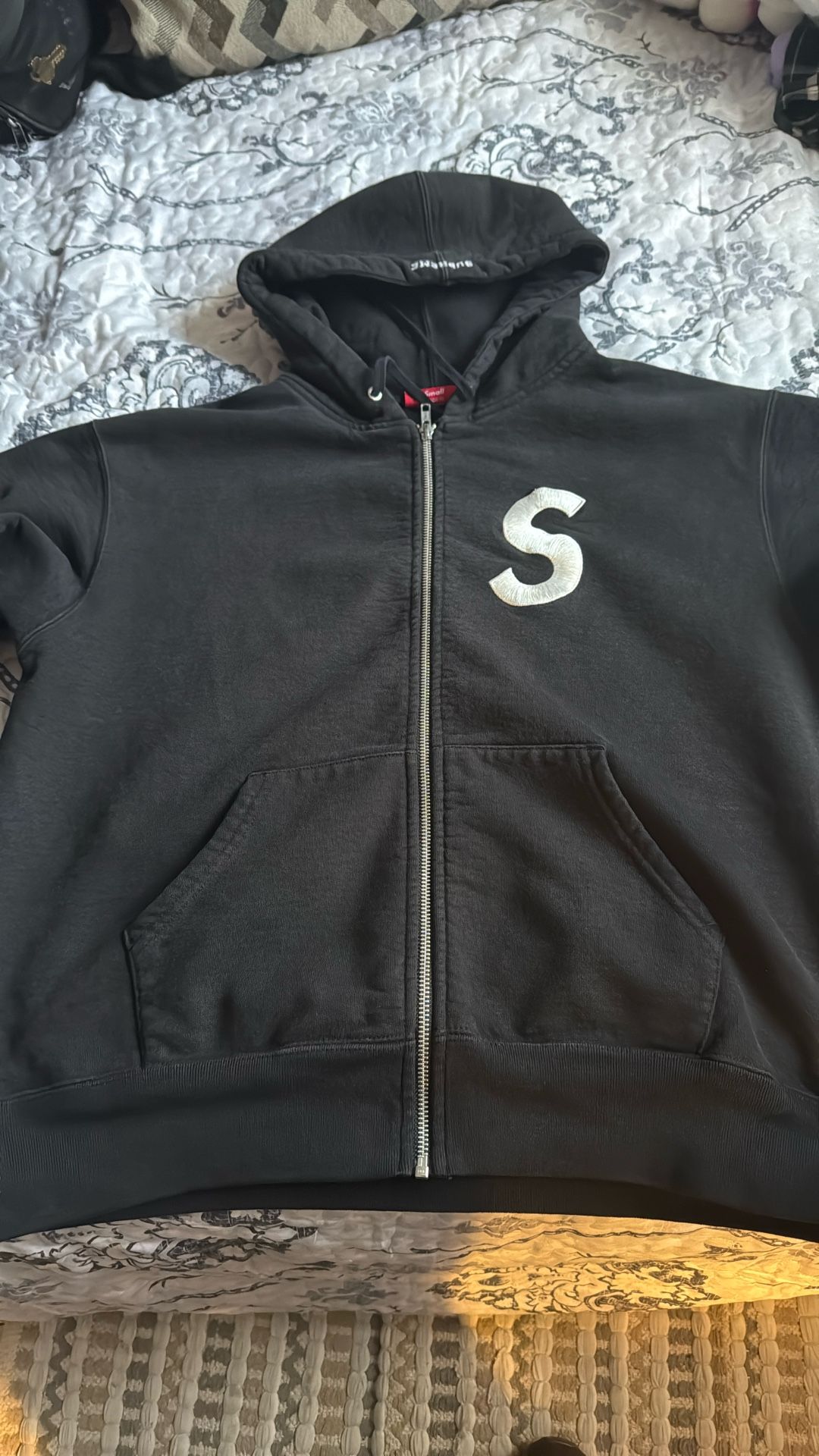Supreme S Zip up size Small (No trades!)