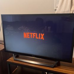 32" Sony Bravia Smart TV (KDL-32W600D) - Great Condition