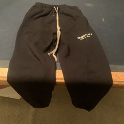 (NEW) BLACK ESSENTIAL “FEAR OF GOD” CUFFED SWEAT PANTS (SIZE SMALL MENS)