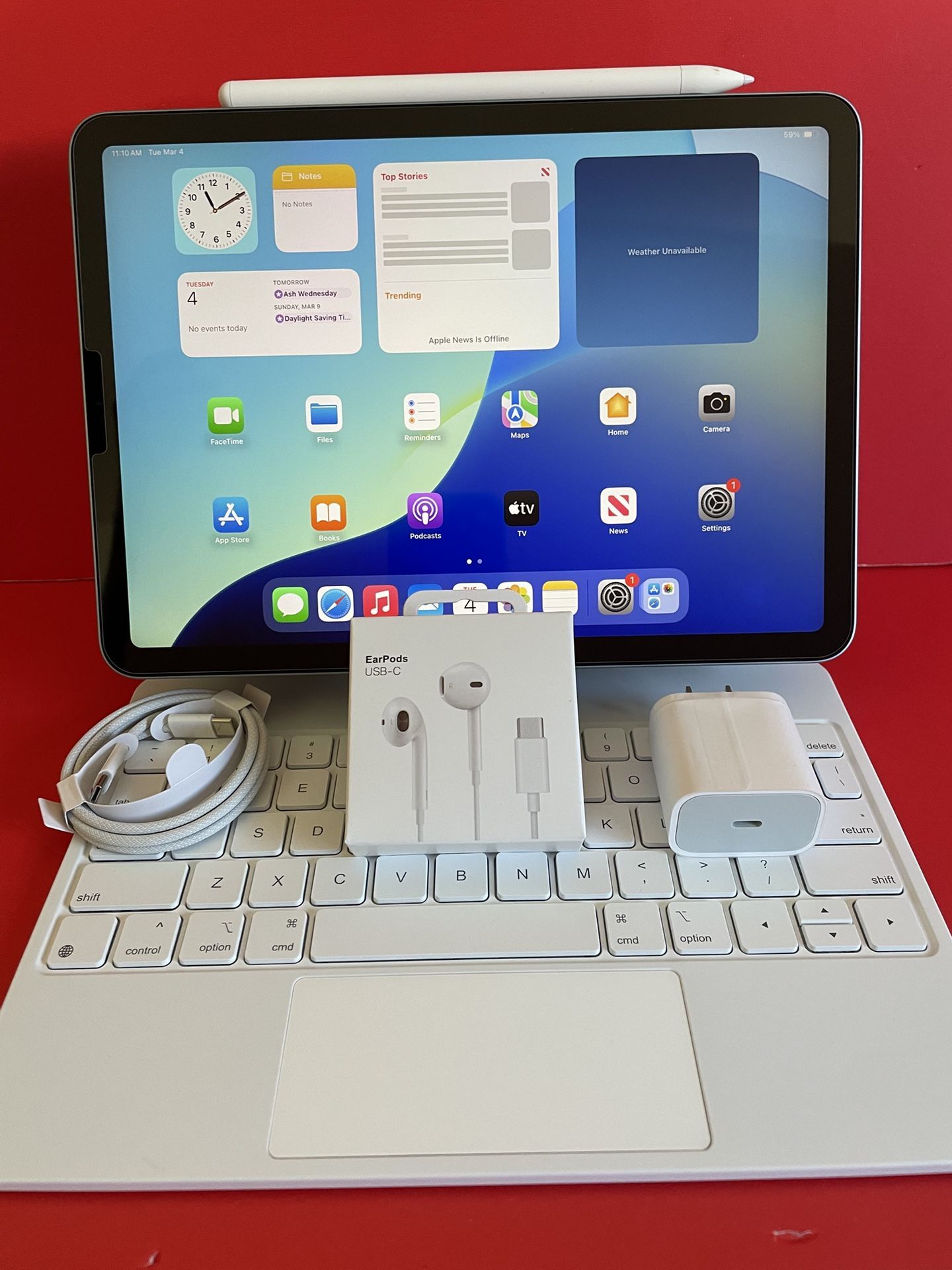 Apple IPad Air 5th Generation (10.9” Liquid Retina/ M1 chip / 2022 Model) 64GB with pen, keyboard case & Accessories (256gb $579)