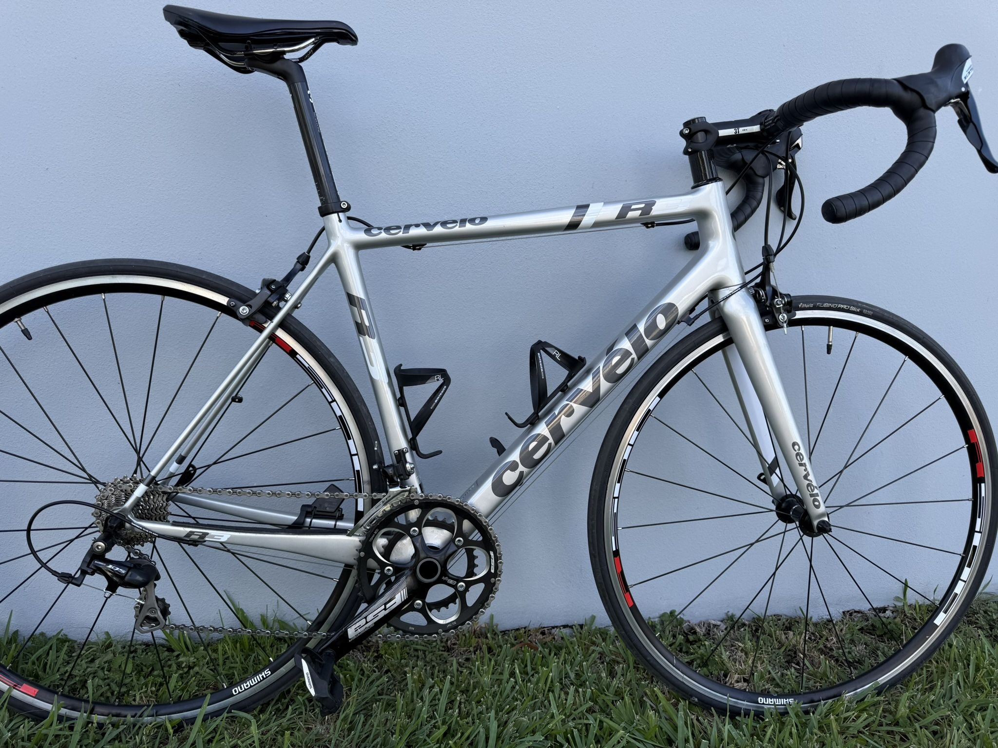 Cervélo R3 Carbon Road Bike – Size 54🇨🇦