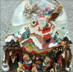 Most Beautiful Vintage LARGE SANTA SNOW GLOBE 9"X 8" Inches Amazing Quality Super Nice!