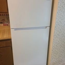 VISSANI REFRIGERATOR 