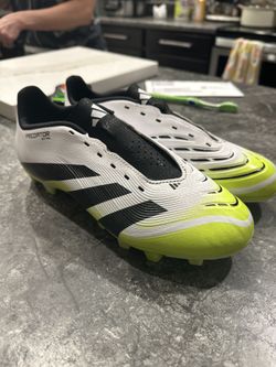 Adidas Predator Size: 6 1/2